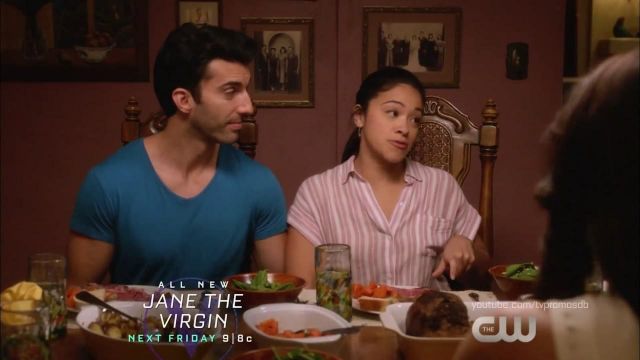 La chemise rose de Jane Villanueva (Gina Rodriguez) dans Jane The Virgin S04E16
