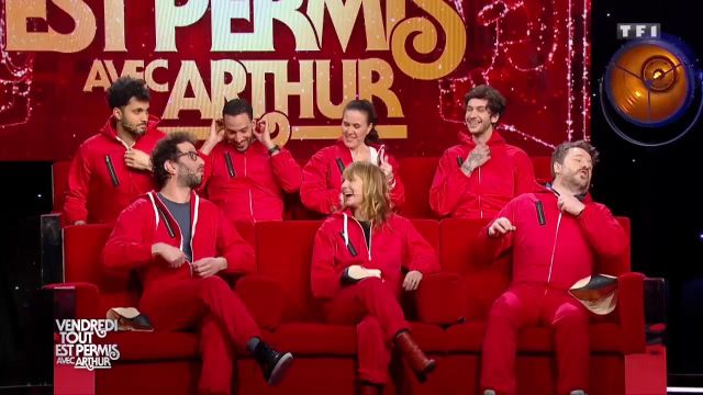 Les combinaisons rouges avec capuche des invités dans Vendredi tout est permis le 20.04.18