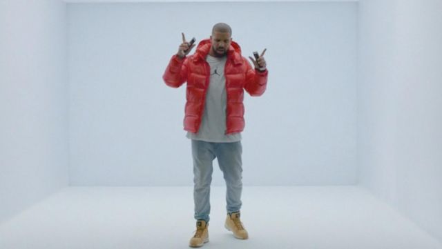 Le blouson rouge Moncler de Drake dans son clip Hotline Bling