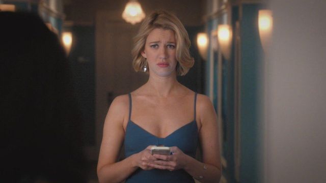 Vestido azul usado por Petra Solano (Yael Grobglas) en Jane The Virgin S04E11