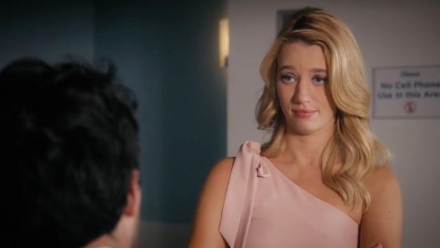 One shoulder tank top worn by Petra Solano (Yael Grobglas) in Jane The Virgin S04E05