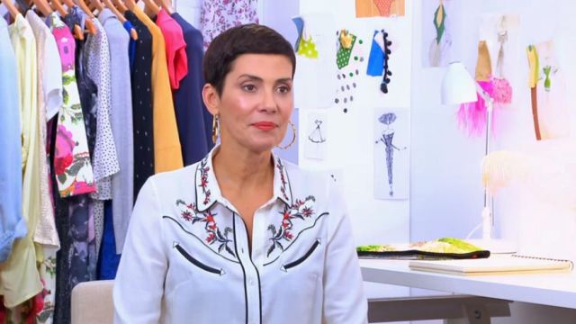 La chemise à broderies florales de Cristina Cordula dans Les reines du shopping du 23/01/2018