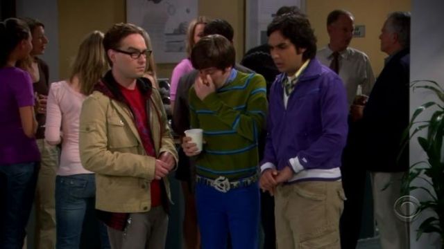 '45 RPM Record Adapter' belt buckle worn by Howard Wolowitz (Simon Helberg) in The Big Bang Theory S01E12