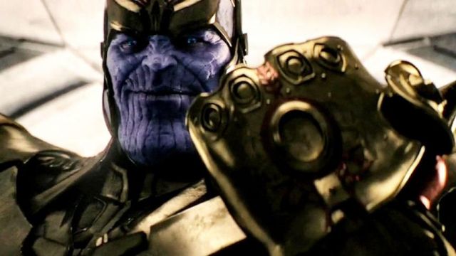 Le gants de l'infini de Thanos (Josh Brolin) dans Avengers : l'ère d'Ultron