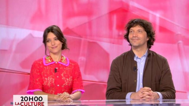 The shirt in red lace of Vanessa Guide in The info of the true of the 23/04/2018