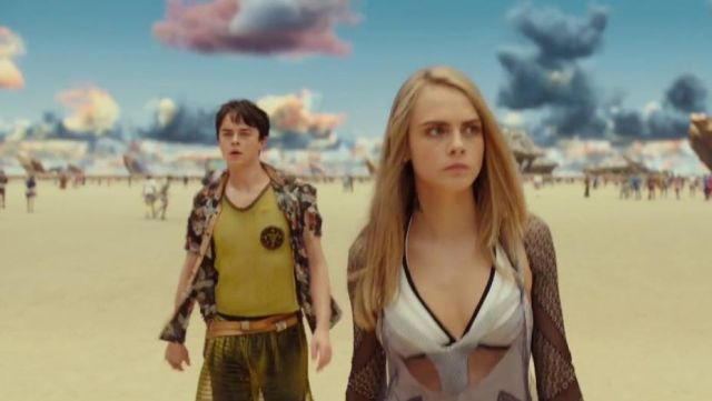 The two-piece swimsuit white Laureline (Cara Delevingne) in Valeriana and the city of ten thousand planets