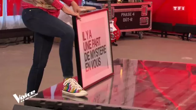 The high-top and multicolored Converse sneakers worn by Zazie on The Voice on April 28, 2018