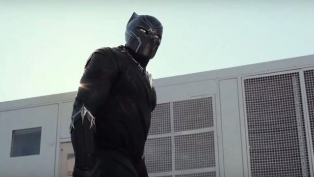 The mask with led's Black Panther / T Challa (Chadwick Boseman) in Captain America : Civil War
