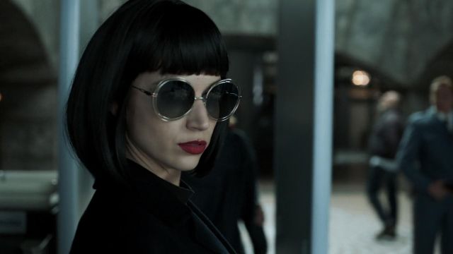 Sunglasses worn by Tokio (Úrsula Corberó) as seen in Money Heist S01E01