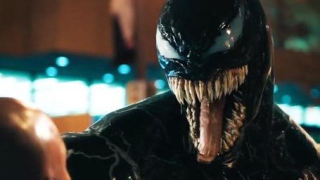 The replica of the mask in latex, Venom / Eddie Brock (Tom Hardy) in Venom