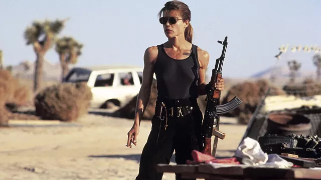 Le débardeur noir porté par Sarah Connor (Linda Hamilton) dans le film Terminator 2 : Le jugement dernier