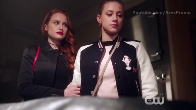 The jacket of Betty Cooper (Lili Reinhart) in Riverdale S02E20