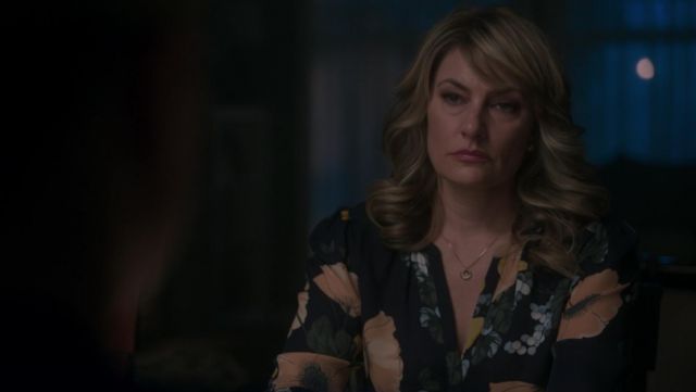 The blouse with flowers Joy of Alice Cooper (Madchen Amick) in Riverdale S02E20
