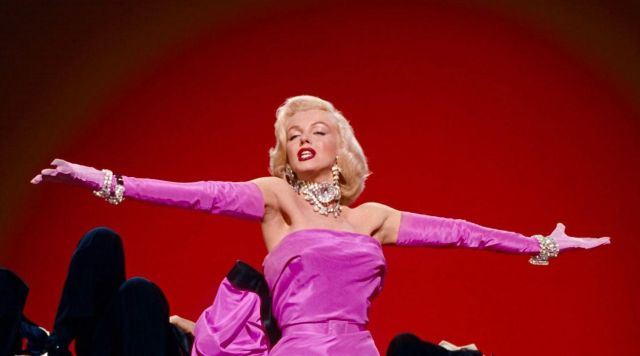 The blonde wig of Lorelei Lee's (Marilyn Monroe) hair in the movie Men ...
