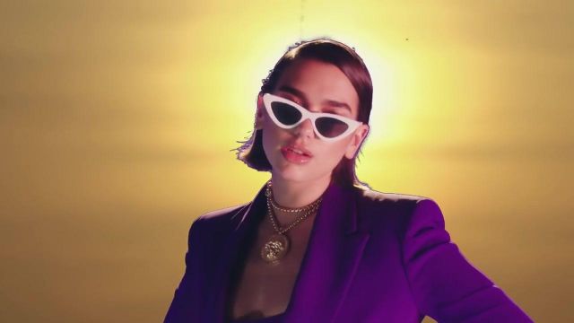 Sun-glasses Dua Lipa in the clip One Kiss