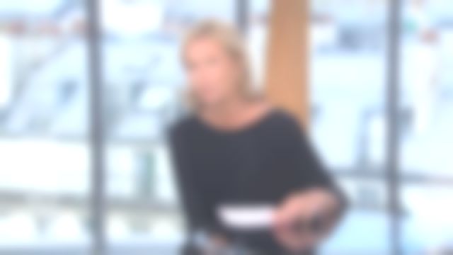 The blouse puffed sleeves of Claire Chazal in free Entry to the 29/04/2018