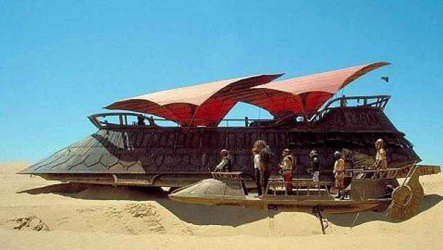 Les dune Al­go­dones, lieu d'ancrage de la barge de Jabba (le Khetanna) dans Star Wars Episode VI : Le retour du Jedi