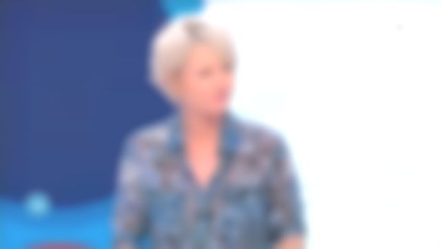 La camisa de seda estampada azul de Sophie Davant en el programa C'est au del 01/05/2018