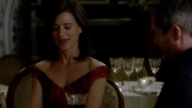 The cocktail dress from Chiara Boni La Petite Robe low-cut printed grey and red worn by Nina Devon (Perrey Reeves) are seen in Famous in Love S2E5