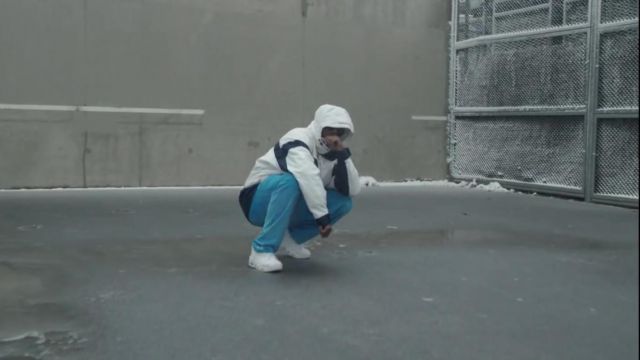 La chaqueta blanca de Columbia de en su video musical CDM