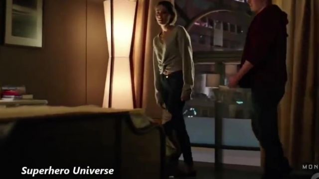 The sweater fancy grey Alexander Wang Thea Queen (Willa Holland) on Arrow S06E15
