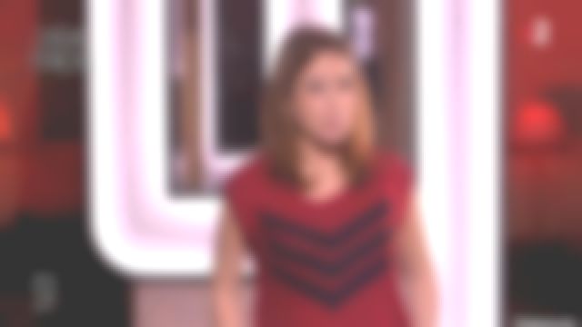 The top red logo chevron Léa Salamé in Amazing ! the 07/05/2018