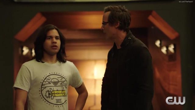 The t-shirt submarine Cisco Ramon (Carlos Valdes) in The Flash S04E21