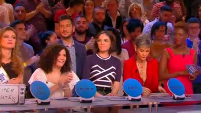 The Crop top striped Agathe Auproux in #TPMP't Touch my post of 19/01 2018