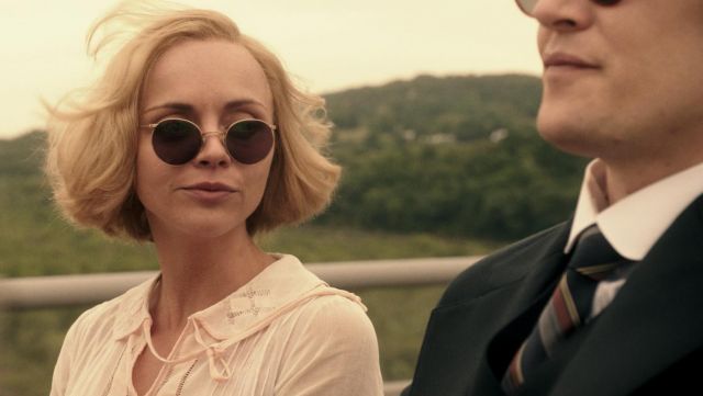 Sunglasses vintage of Zelda Fitzgerald (Christina Ricci) in Z: The Beginning of Everything, S01E10