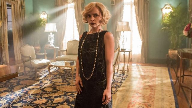 The open-knit dress floral black Zelda Fitzgerald (Christina Ricci) in Z: The Beginning of Everything