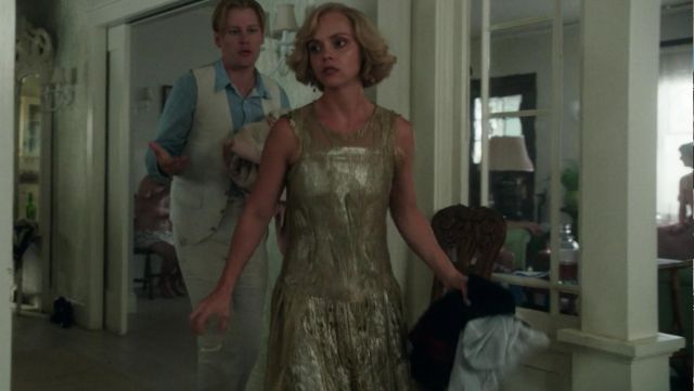 The golden gown of Zelda Fitzgerald (Christina Ricci) in Z: The Beginning of Everything S01E09