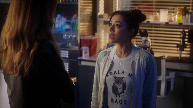 The bomber AllSaints of Ella Lopez (Aimee Garcia) in Lucifer S03E08