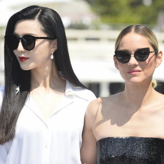 Les lunettes de soleil Le Specs de Marion Cotillard au Festival de Cannes 2018