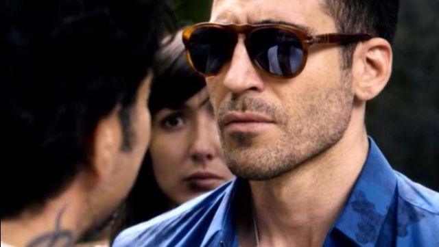 Les lunettes de soleil de Lito Rodriguez (Miguel Ángel Silvestre) dans Sense8 S01E10