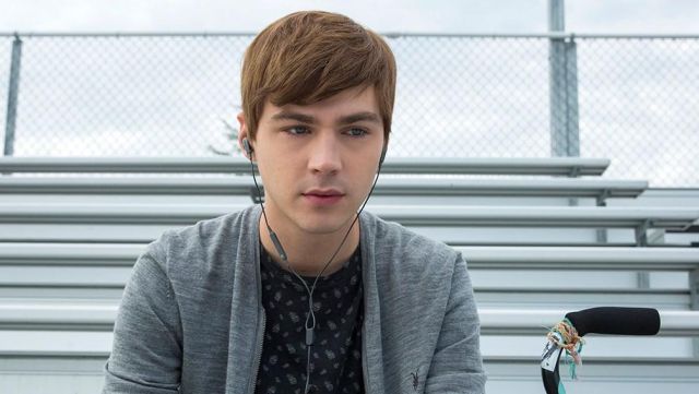 Bose SoundSport in-ear headphones worn by Alex Standall (Miles Heizer) as seen in Promo picture of 13 reasons Why season 2