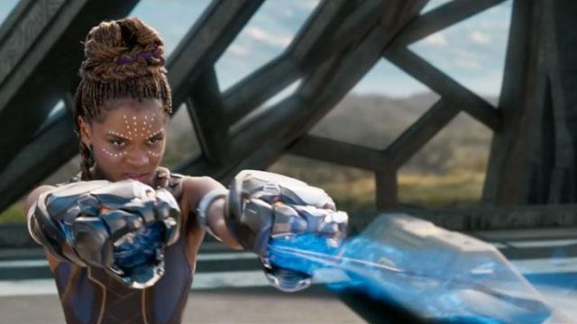 Shuri's (Le­ti­tia Wright) Vibranium gauntlets as seen in Black Pan­ther