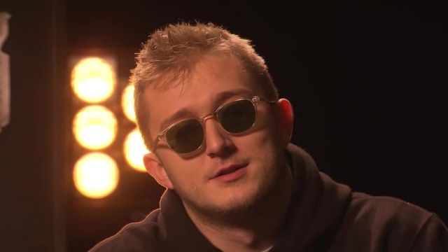 Les lunettes de soleil de Vald lors de son Interview - Le Ring sur Deezer