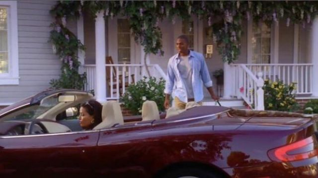 The car Aston Martin DB9 Gabrielle Solis (Eva Longoria) in Desperate Housewives S02E15