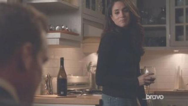 The black sweater turtleneck by Rachel Zane (Meghan Markle) on Suits S03E16