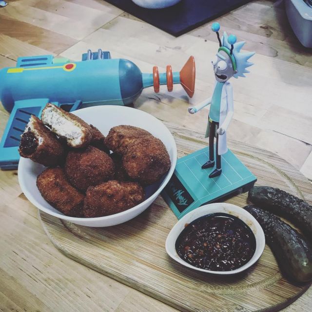 Le laser gun de Rick dans la photo de la recette de Rick & Morty de Gastronogeek