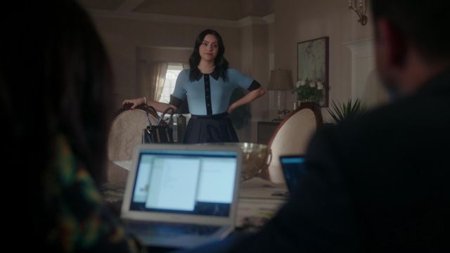 The mini black pleated skirt Sunday Best of Veronica Lodge (Camila Mendes) in Riverdale S02E22