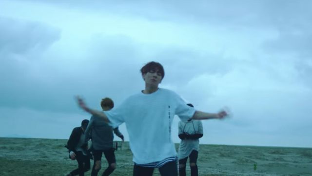 The white t-shirt of Jungkook in the clip Save Me BTS