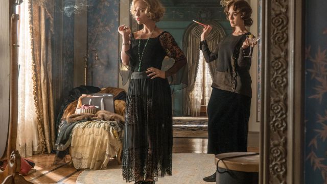 The dress and black lace of Zelda Fitzgerald (Christina Ricci) in Z: The Beginning of Everything S01E06