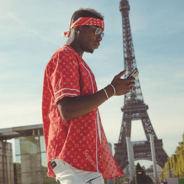 Le maillot rouge Louis Vuitton x Supreme porté par Paul Pogba sur un post Instagram