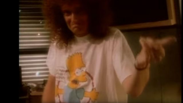Camiseta de Bart Simpson usada por Brian May en el video de Queen's  Headlong | Spotern