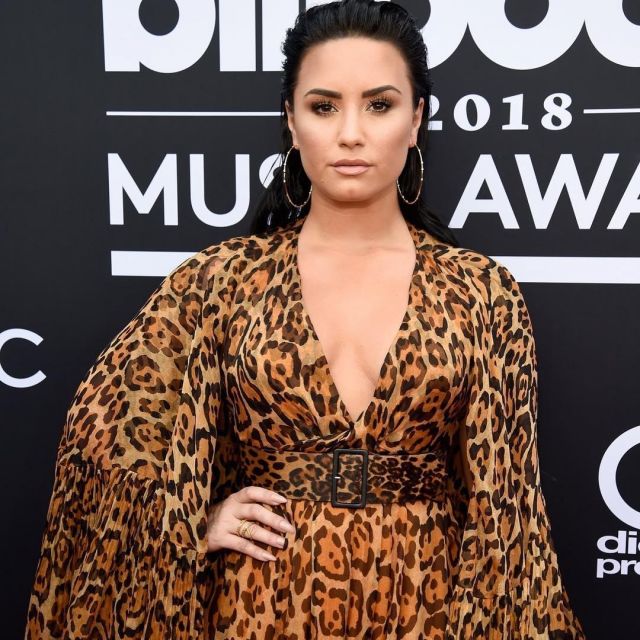 The creole pearly of Demi Lovato at the ceremony of the Billboard Music Awards