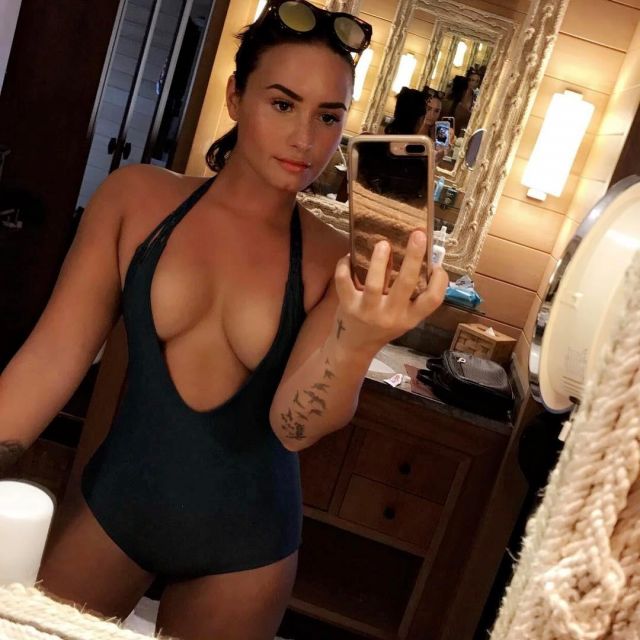 The swimsuit ultra-high-cut of Demi Lovato on his account Instagram