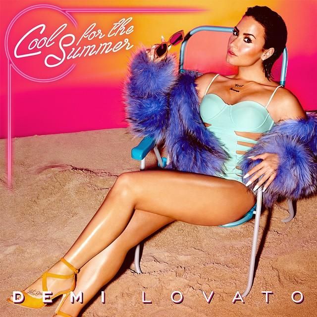 Traje de baño One Piece Mint de Demi Lovato en la portada del sencillo Cool For The Summer