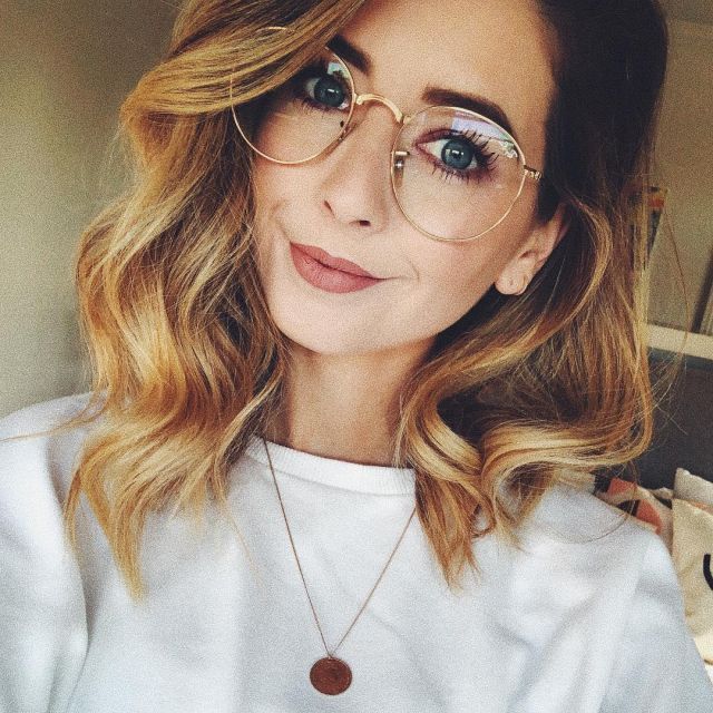 The sweater white round neck of Zoella (Zoe Suggested)