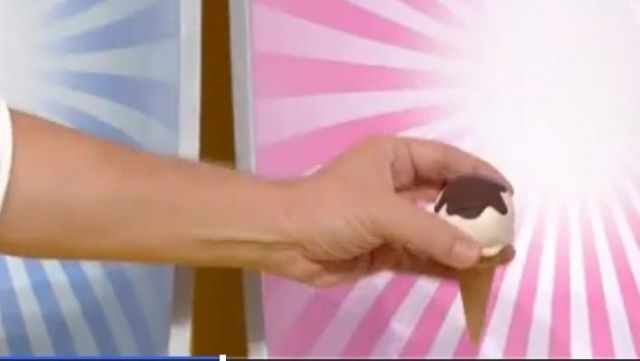 The vibrator Shiri Zinn "Iscream" in the shape of ice cream cone seen in the Burger Quiz 16/05/2018